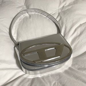 DIESEL
1DR Silver/Metallic Shoulder Bag